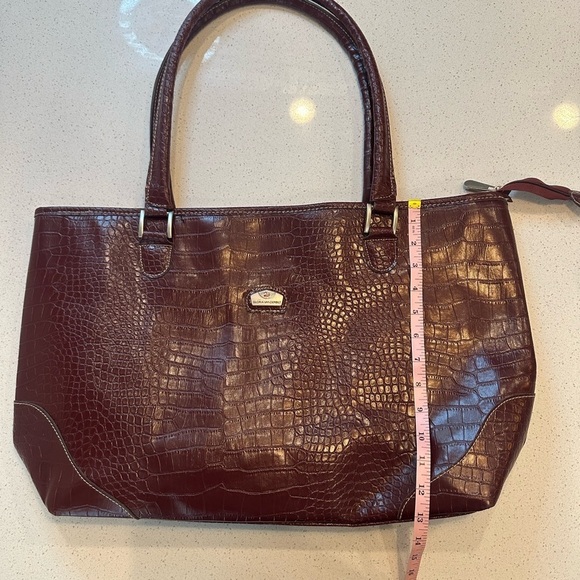 Gloria Vanderbilt Red/Burgandy Croc Patterned Shoulder Bag/Tote - Picture 8 of 13